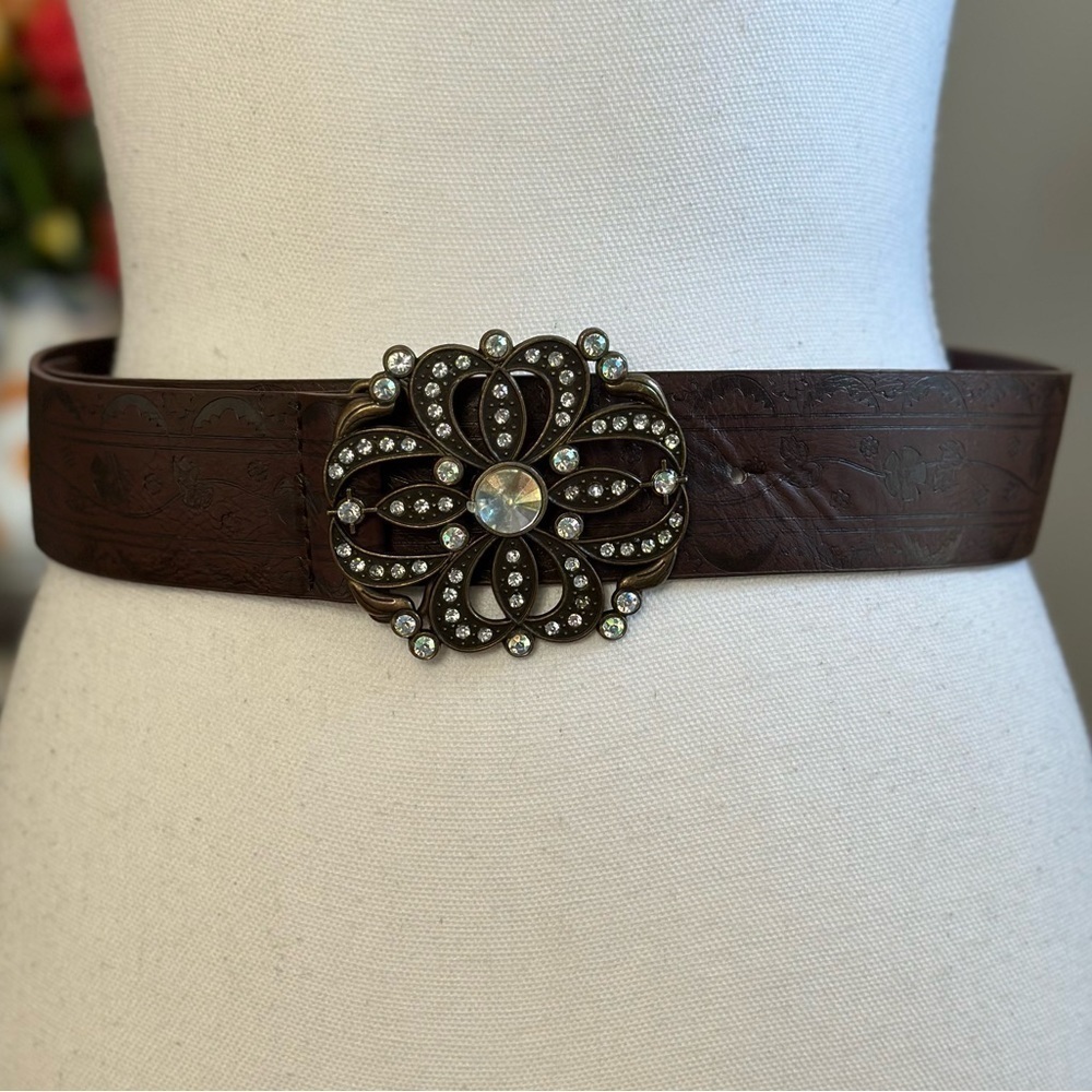 Woman’s floral gemstone buckle belt